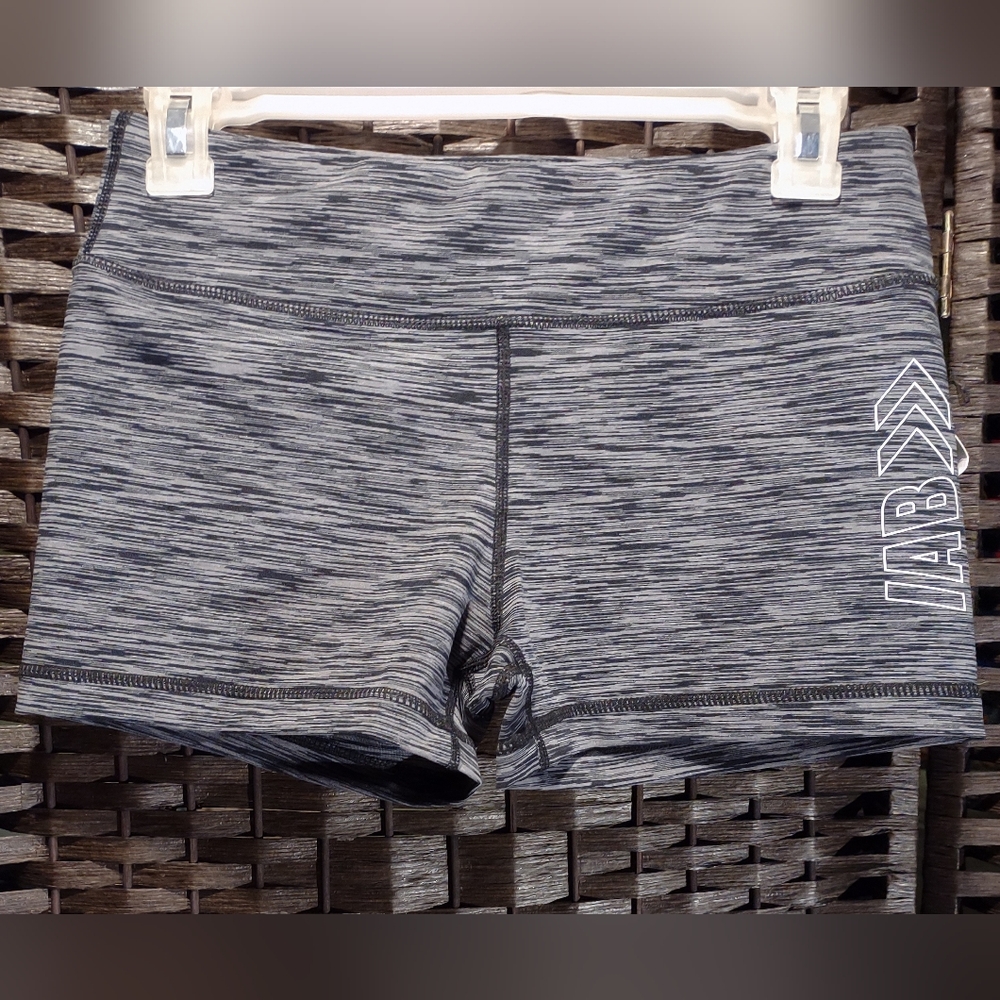 IAB I Am Becoming Gray Black Marble  3 In No Ride Gym Workout Shorts Sz 8
